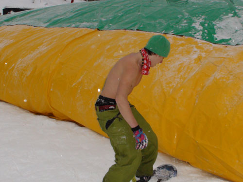 Foto Try to Fly - partia Roata - Cavnic - concurs snowboard (c) eMaramures.ro